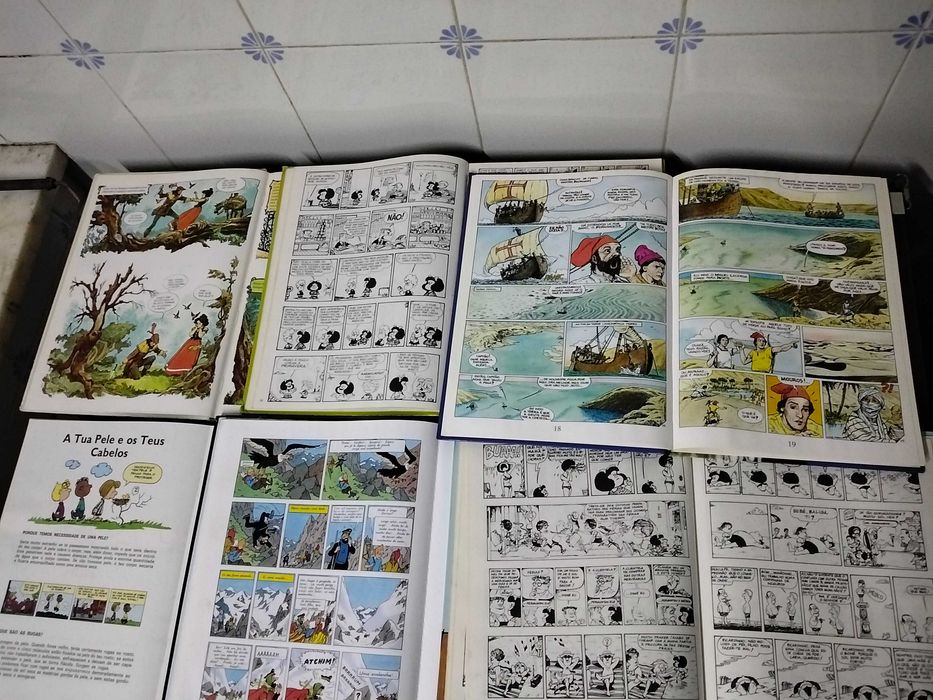 Livros de banda desenhada entre outros