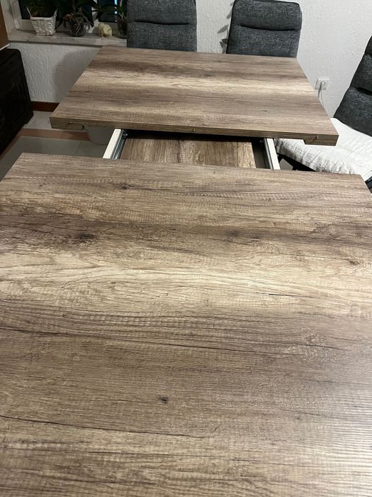 Mesa  de 1 mês de uso