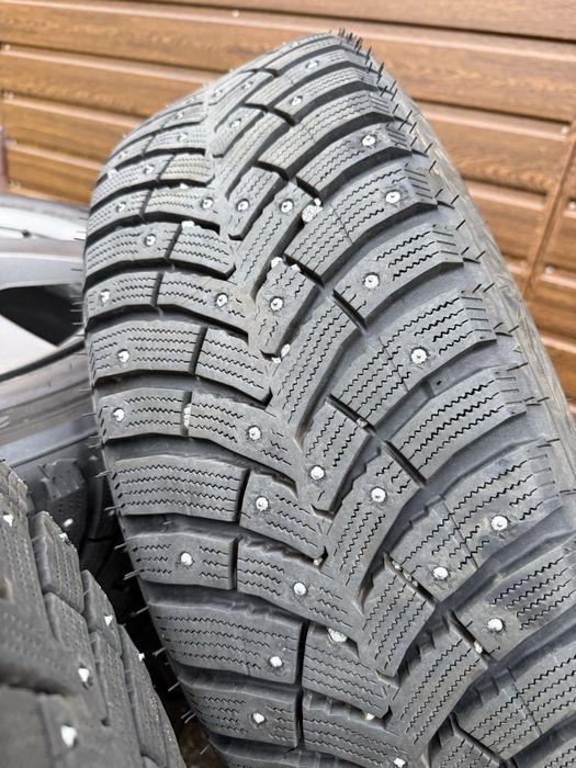 Зимові шини NEXEN WINGUARD win Spike 3 з дисками 225/60 R18