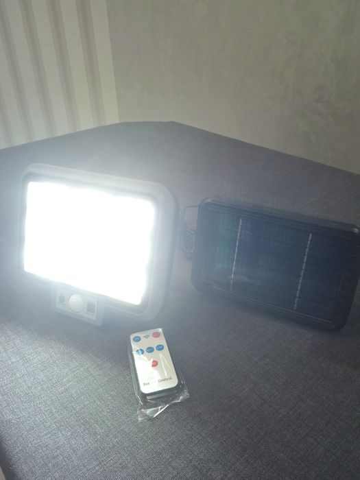 Прожектор з сонячну панель 50W