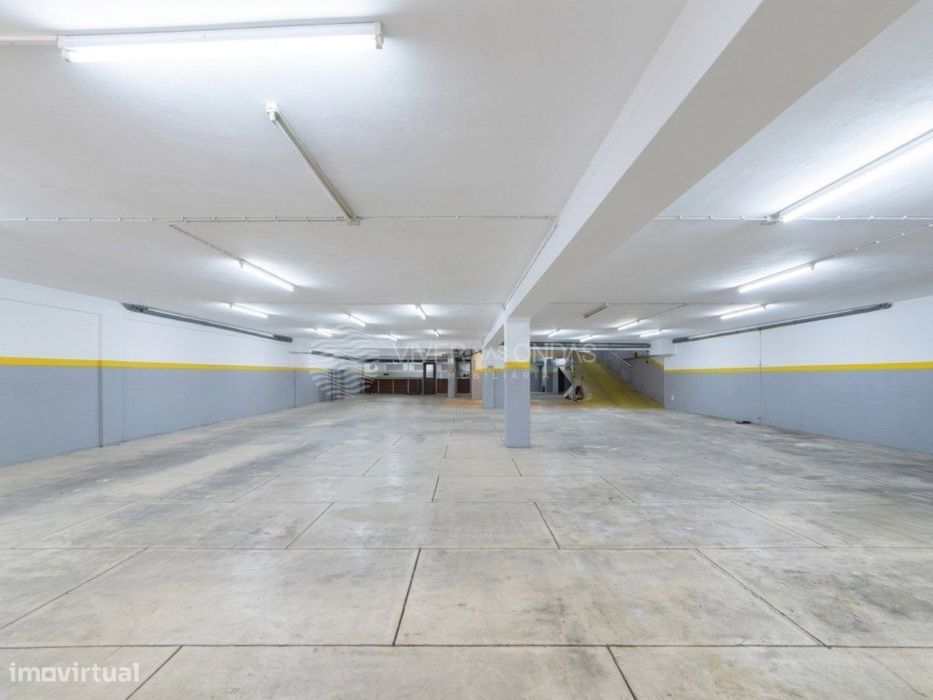 Armazém no centro de Vila Nova de Gaia. Ótimo Investimento.