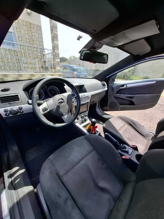 Opel Astra GTC 2010