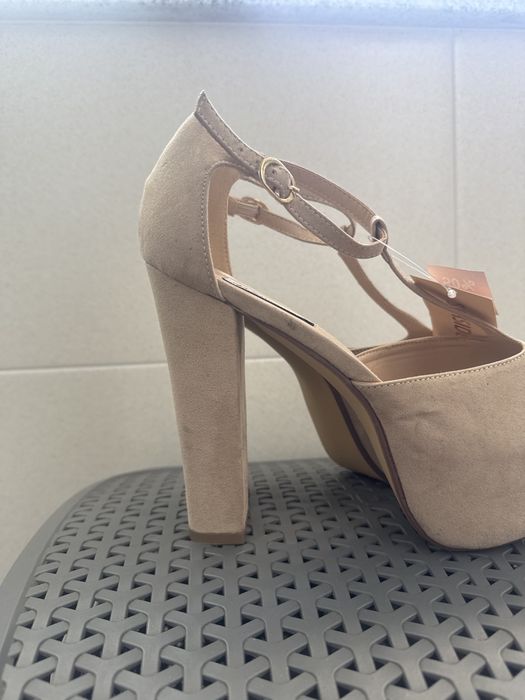 Sapatos tacao alto