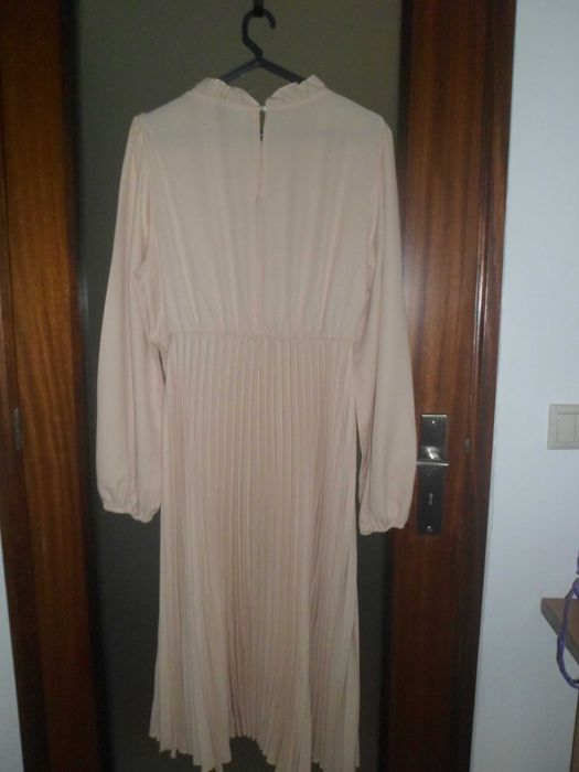 vestido comprido com pregas para mulher