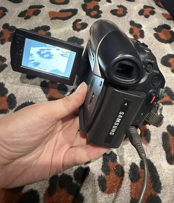 Видеокамера Samsung VP-D375W