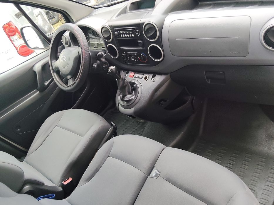 Citroën Berlingo de 2013 com 237mil km de três lugares 1.6 HDI