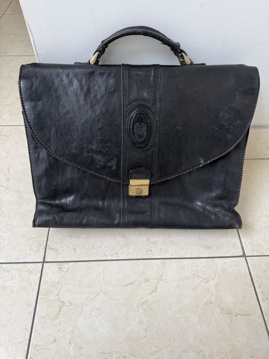 Mala  executivo  de mão, em pele.