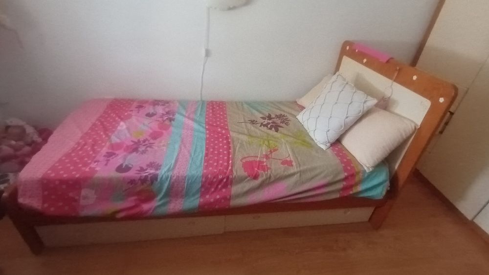 Cama 2a mão e colchão novo