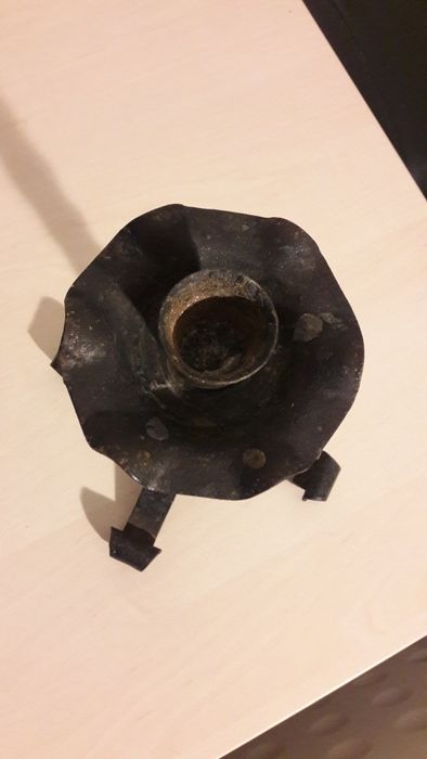 Świecznik z elementów kutych