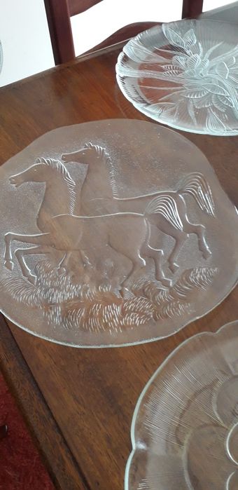 Pratos de vidro antigos