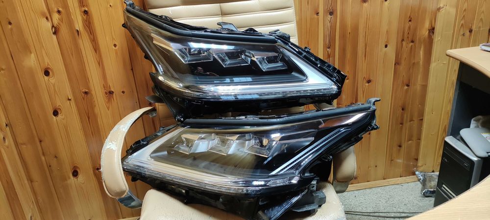 Фары левая и правая бу оригинал   Lexus LX570 17-  ЕВРО бу  8118560K91