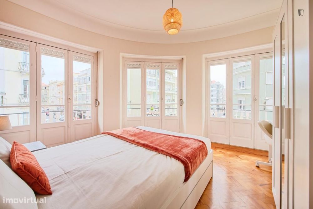 Quarto - localizado em Arroios Lisbon