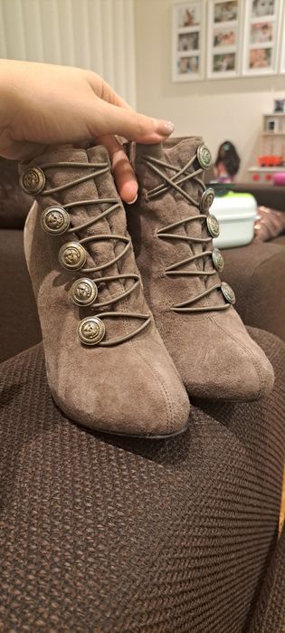 Botins Guess camurça