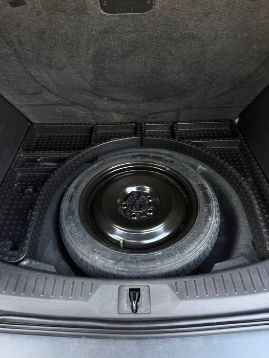 Продаються автомобіль Ford Escape 2013року і