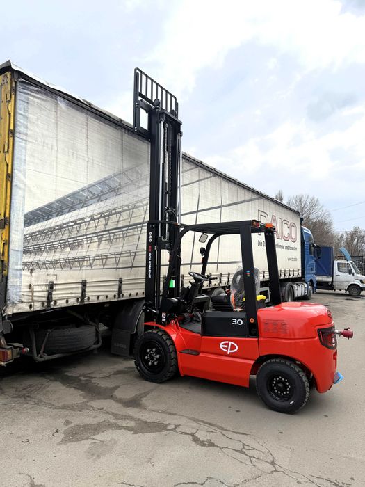 Продаж вилкових навантажувачів Київ нові та вживані гарантія доставка