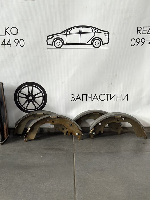 Колодки тормозні барабанні Toyota Hiace 2.4 D 1997-1995р.