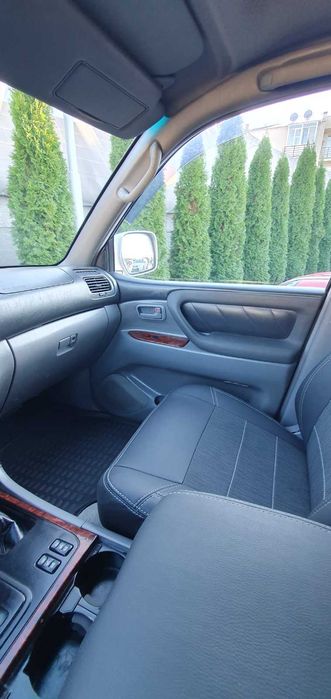 Toyota Land Cruiser 100