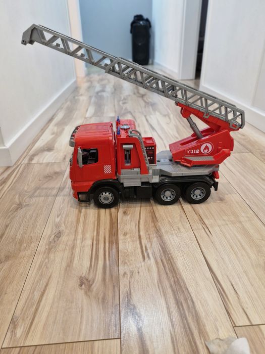 Duży wóz strażacki