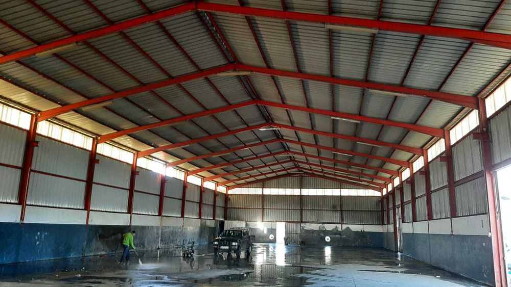 Armazem em Alcanede com 1300 m2 + 200 m2 de logradouro  e 7m de pé direito para alugar !