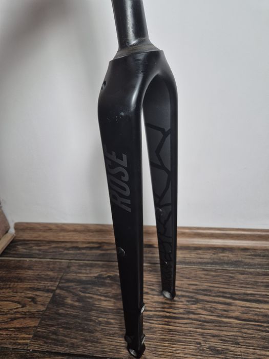 Karbonowy widelec gravel