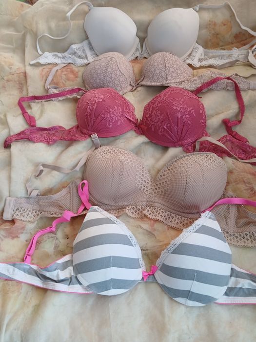 Жіноча білизна різні бюстгалтери кружевні с пуш-ап