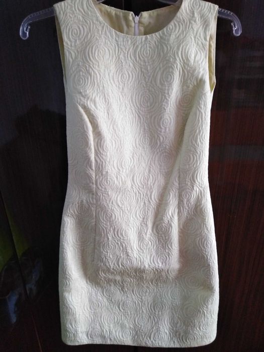 Sukienka żółta ze złotą nitką roz 36