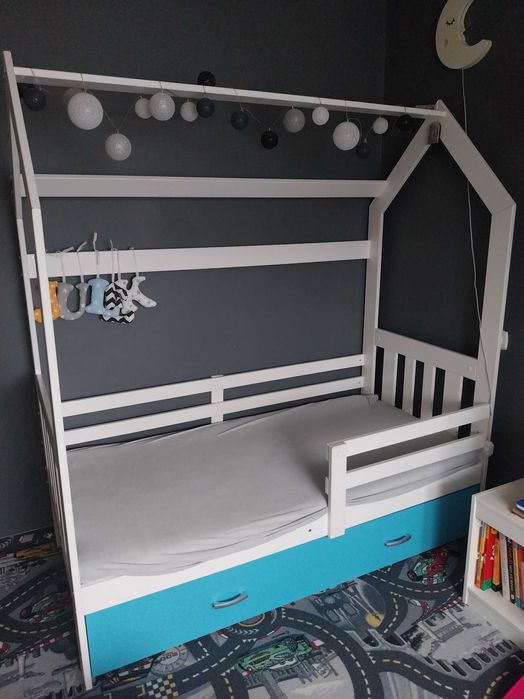 Łózko dziecięce typu domek