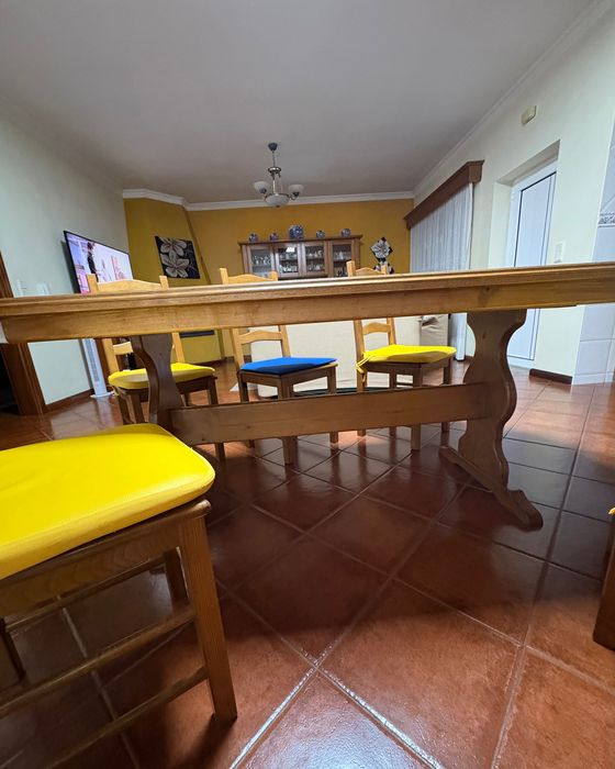 Mesa de granito e madeira + 6 cadeiras