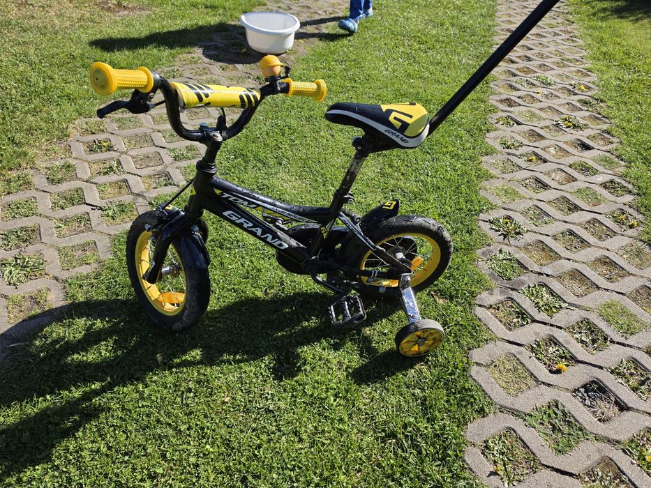 Rower 12" Grand z bocznymi kółkami