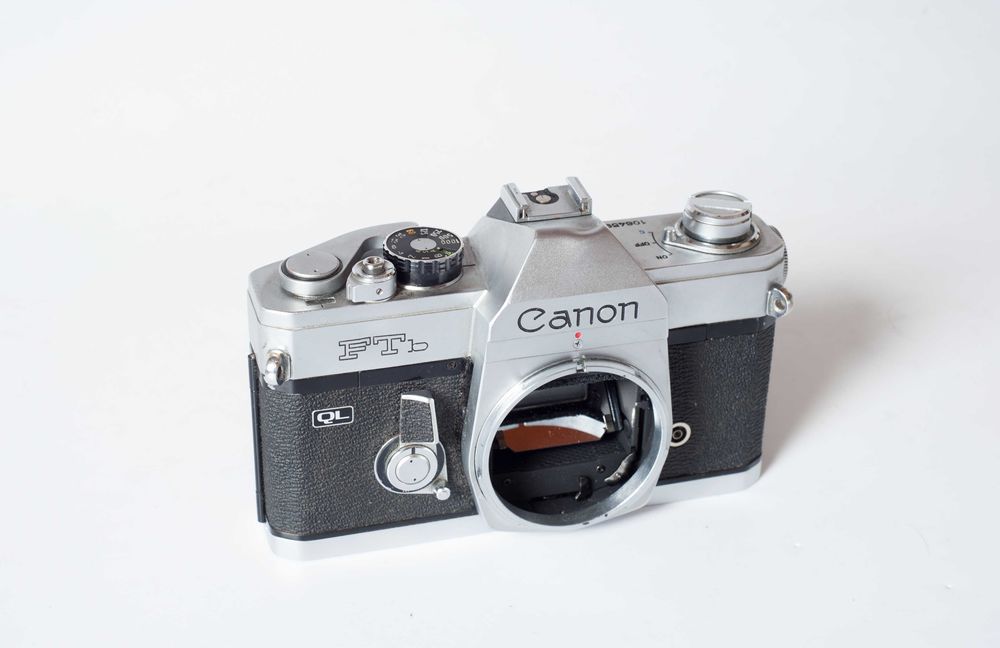 Canon FTb QL - z  oryginalnym futerałem