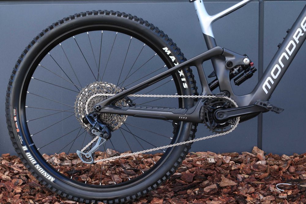 Mondraker Neat R Carbon L 2026 TQ HPR-50 карбон e-MTB 29