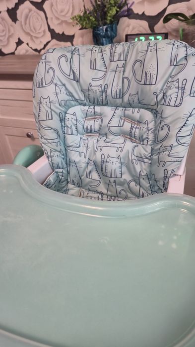 Стілець для годування