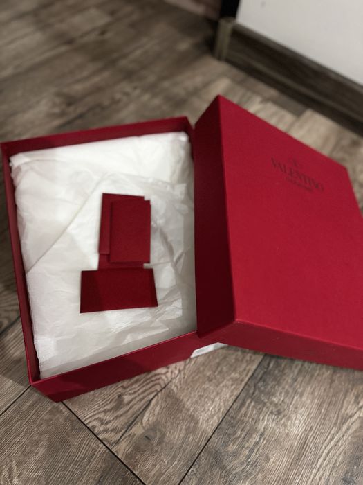 Брендові коробки , пильник Hermes , Chanel оригінал