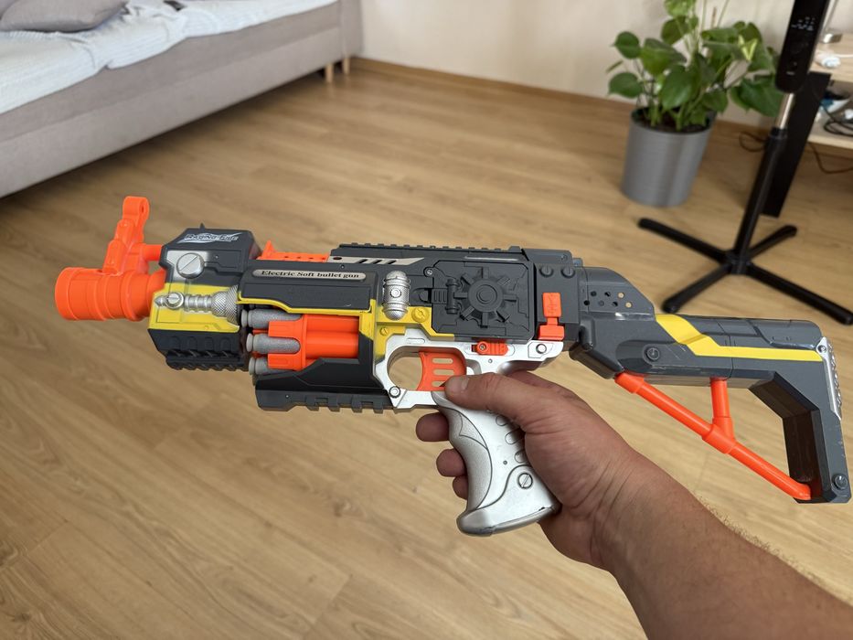 Zabawkowy karabin na strzalki  piankowe