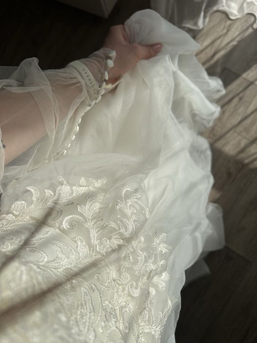 Весільна сукня айворі