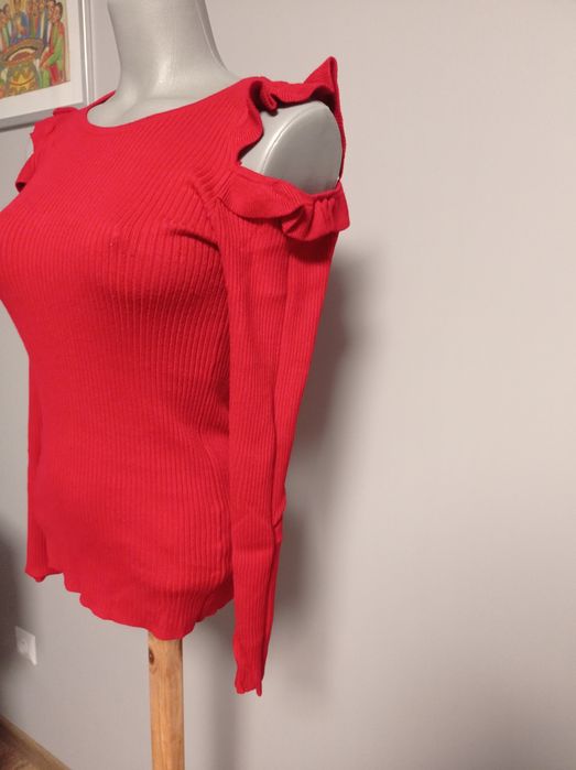 Sweter czerwony z wycięciami Orsay