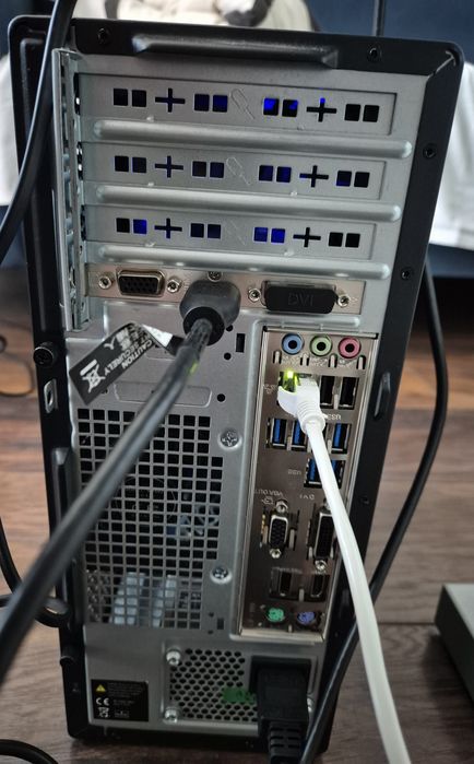 Komputer stacjonarny LCO Pro 2110 wraz z monitorem samsung 24"