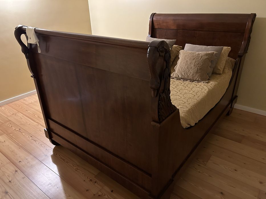 Cama antiga bico de pato