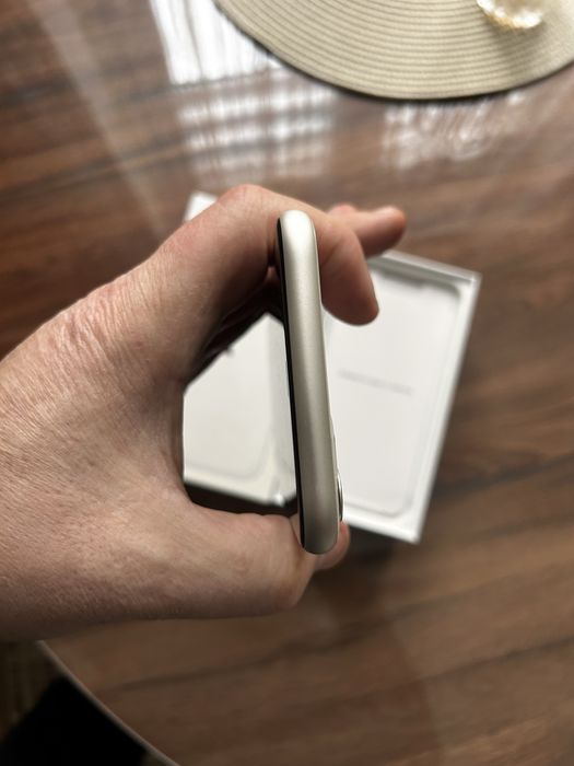 Телефон iPhone White 11/128 gb