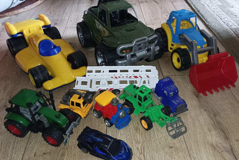 Машинки для хлопчиків(автовоз , трактор)