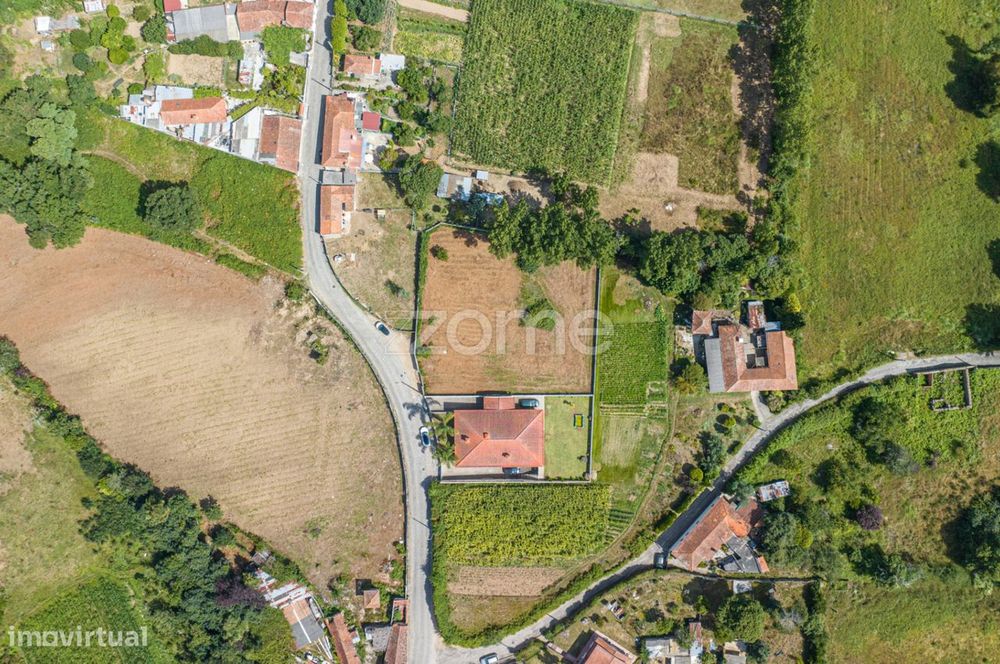 Terreno urbanizável com 1587m2 em Grijó, V.N Gaia
