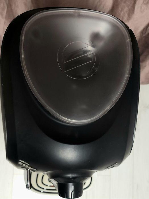 Автоматична еспресо- кавоварка Philips Saeco Xsmall HD8743/11 Італія