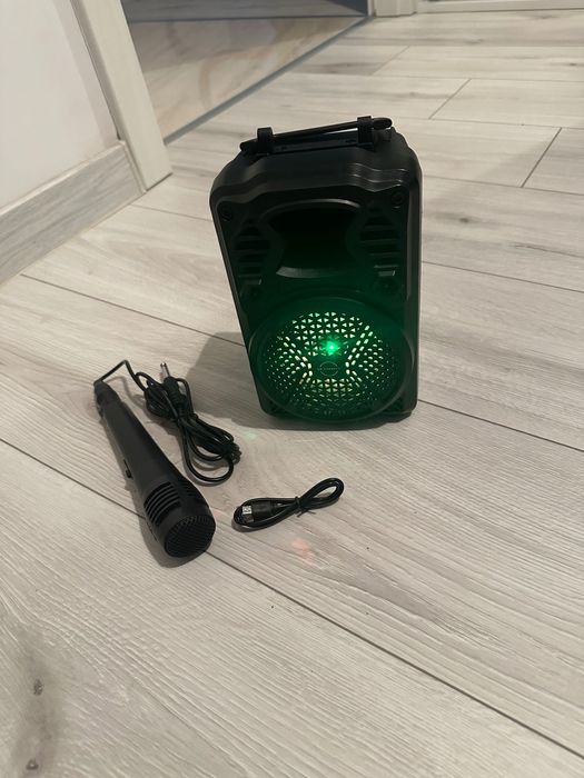 Karaoke boombox z mikrofonem