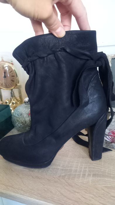 Buty botki na obcasie Hugo Boss roz.37 skóra  czarne  kozaki