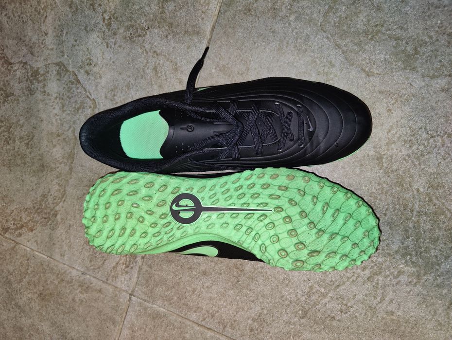 Chuteiras Nike Tiempo Maestro Club Turf N°44,5