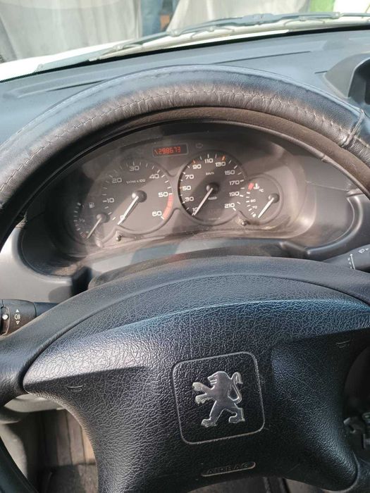 Продаю Пежо партнер 2004 року
