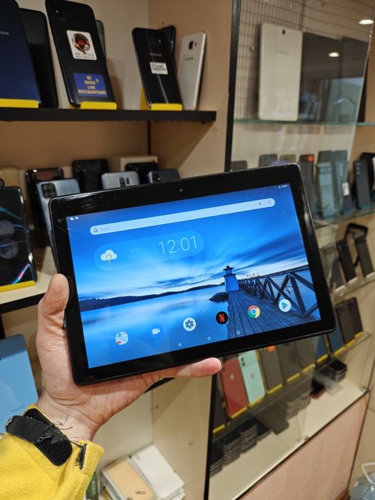 Планшет Lenovo TB-X104F 2/16GB 10" гарний стан!