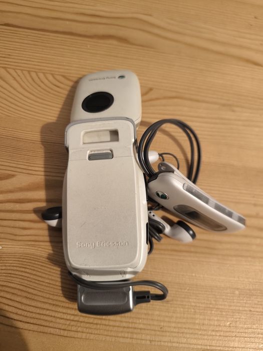 Telefon Sony Ericsson Z200 plus FM