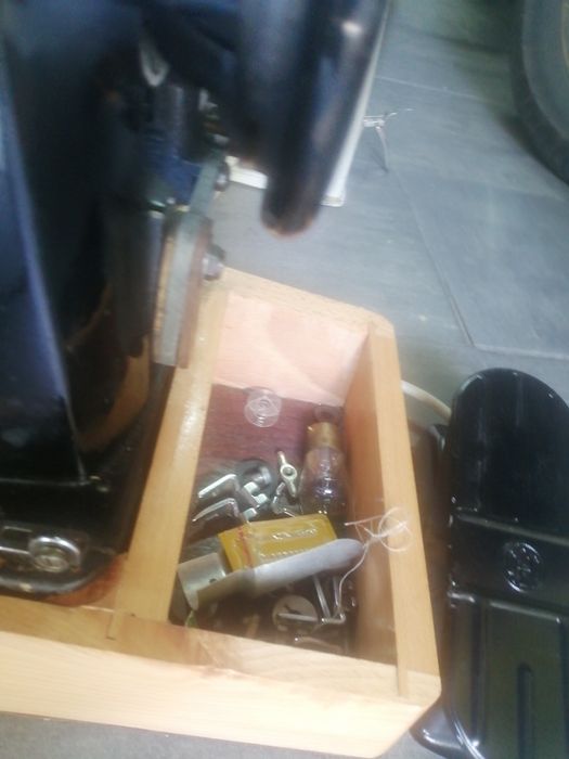 Maquina costura Singer a funcionar Antigo