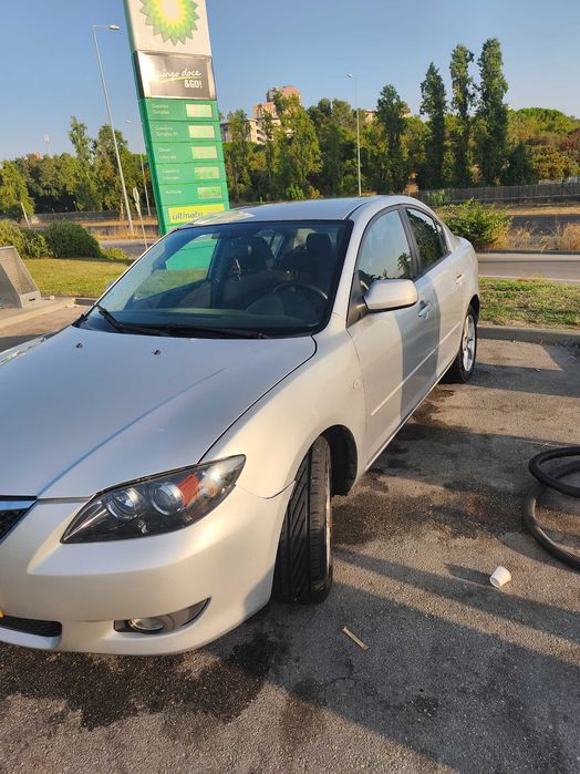 Carro modelo Mazda 3